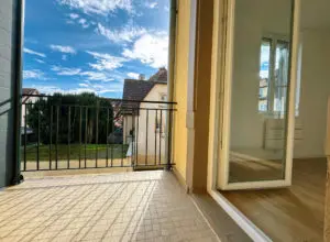 Beau 2 pièces rénové avec balcon